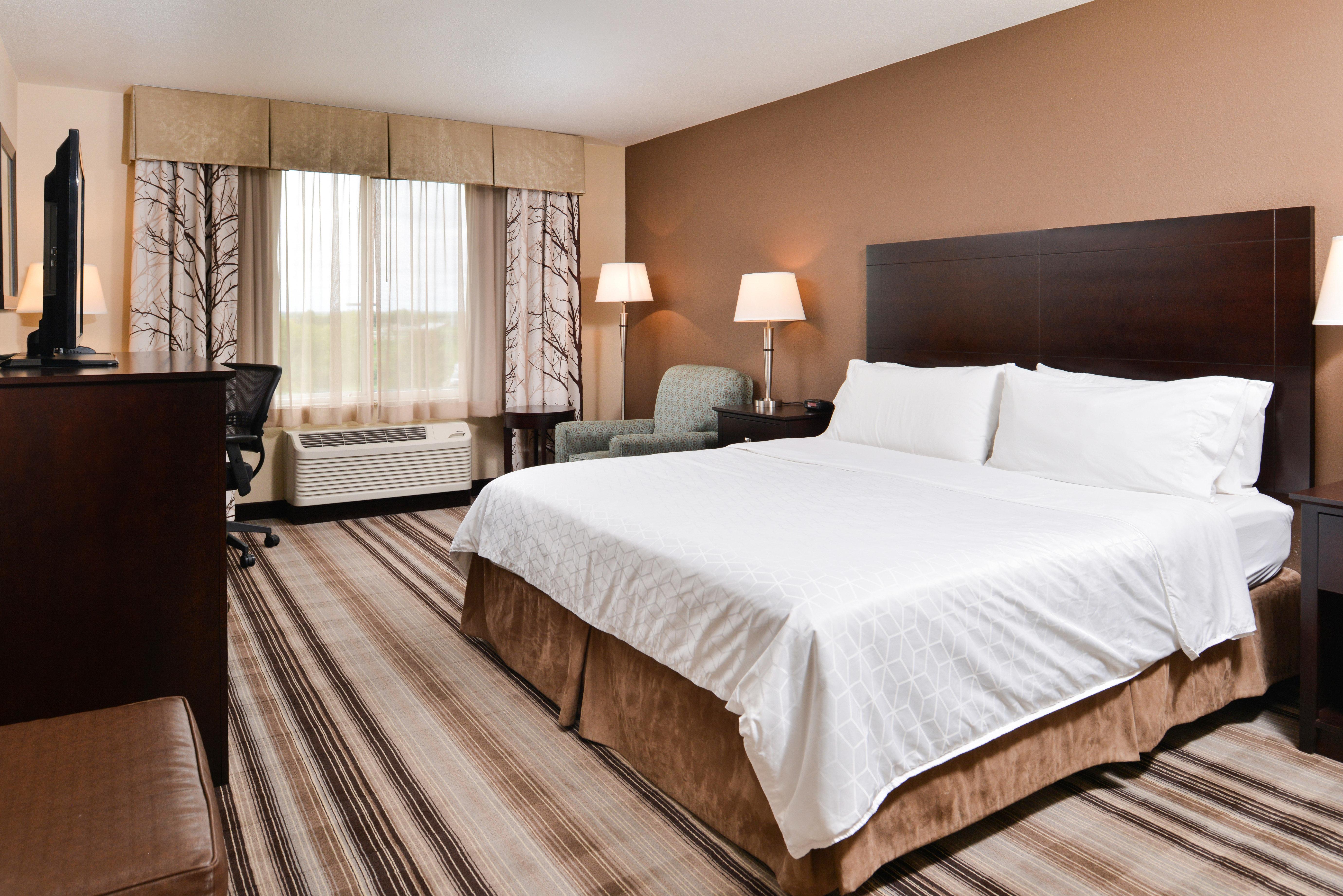 Holiday Inn Express & Suites Emporia Northwest By Ihg Exterior foto