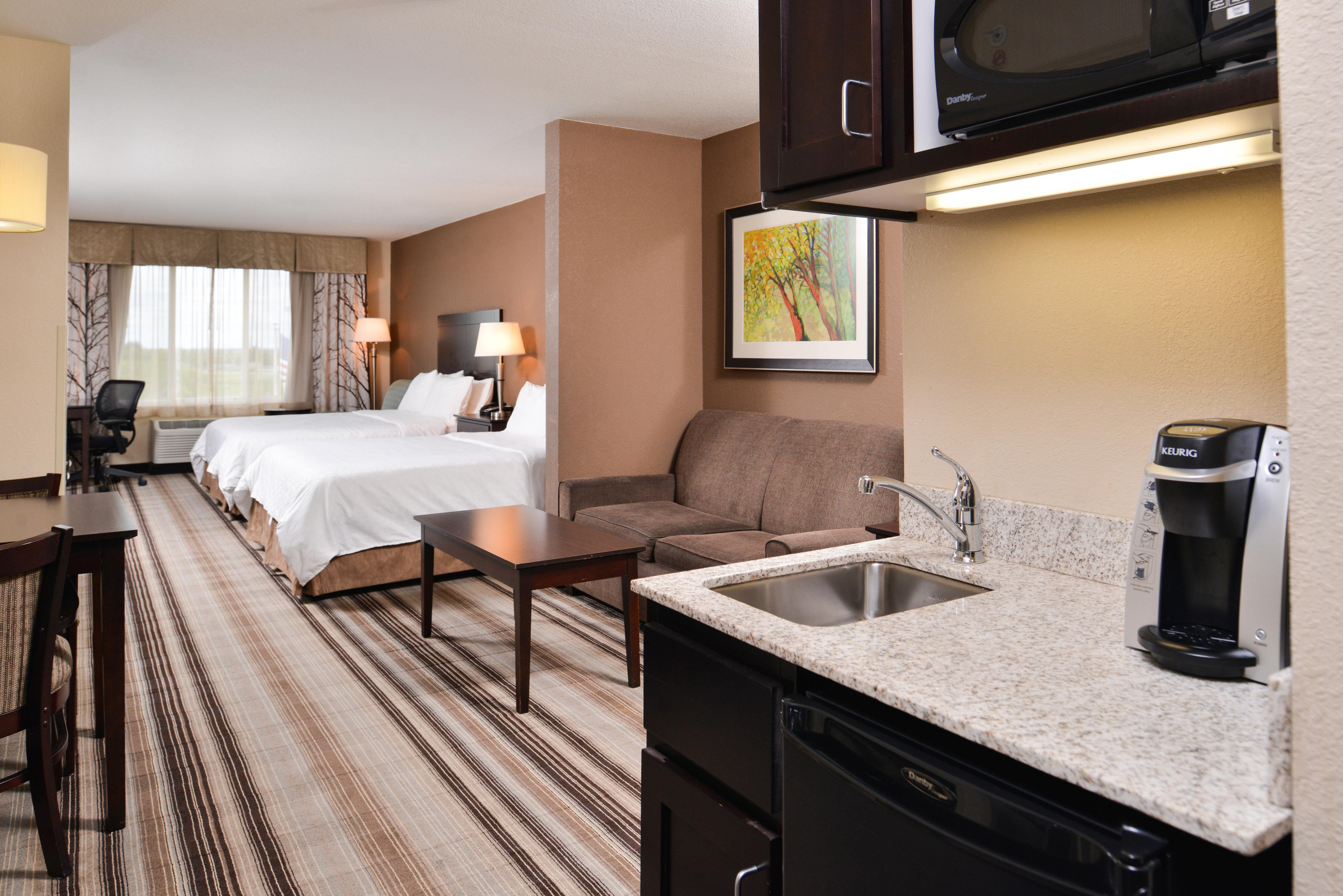 Holiday Inn Express & Suites Emporia Northwest By Ihg Exterior foto