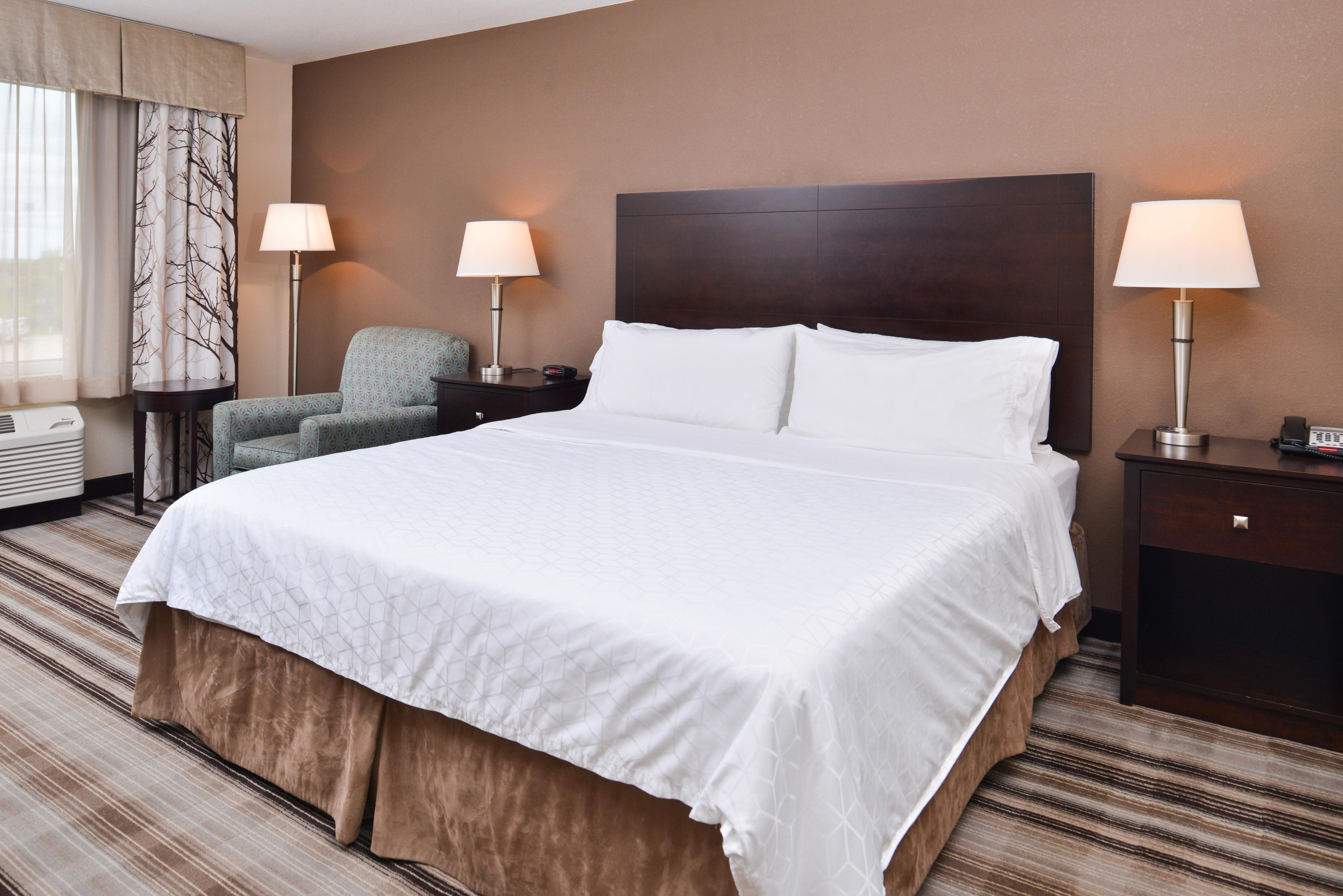 Holiday Inn Express & Suites Emporia Northwest By Ihg Exterior foto