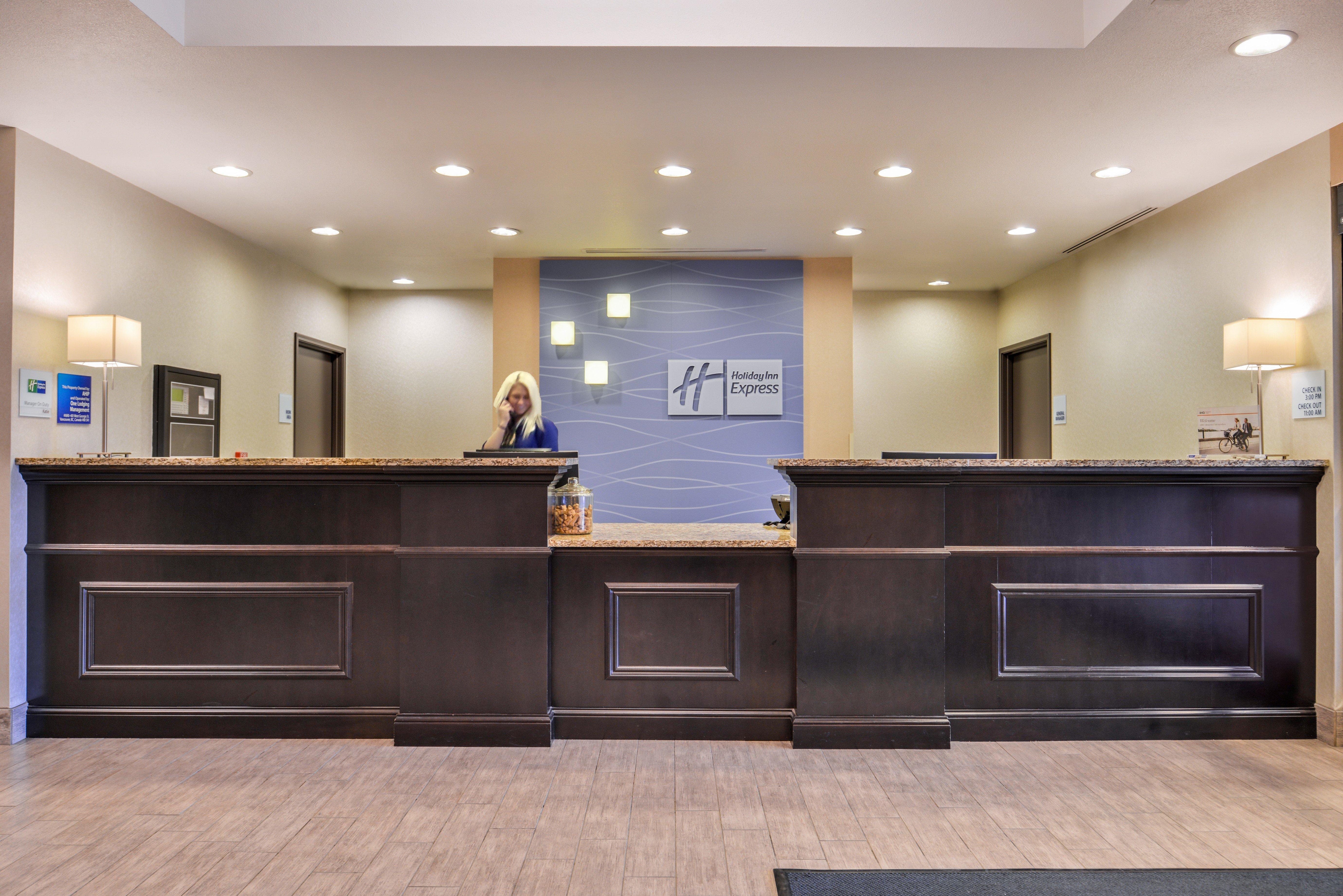 Holiday Inn Express & Suites Emporia Northwest By Ihg Exterior foto