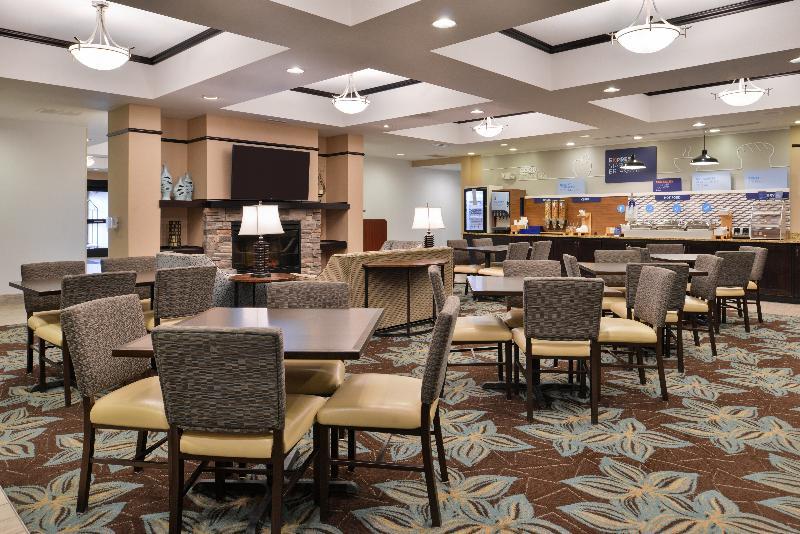 Holiday Inn Express & Suites Emporia Northwest By Ihg Exterior foto